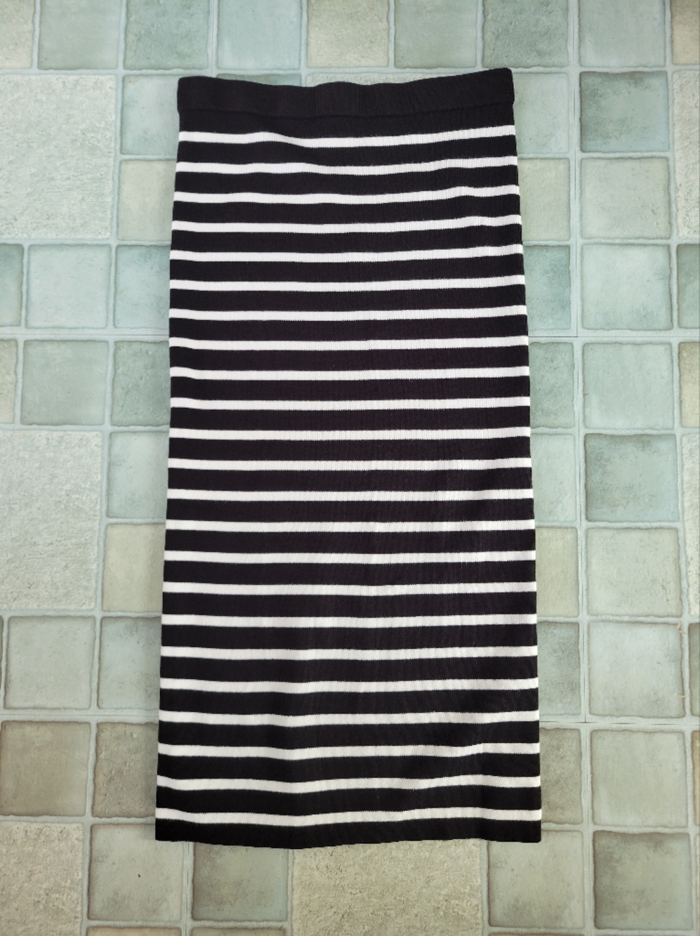 New LOFT Black and White Striped Knit Midi Pencil Skirt Size Medium